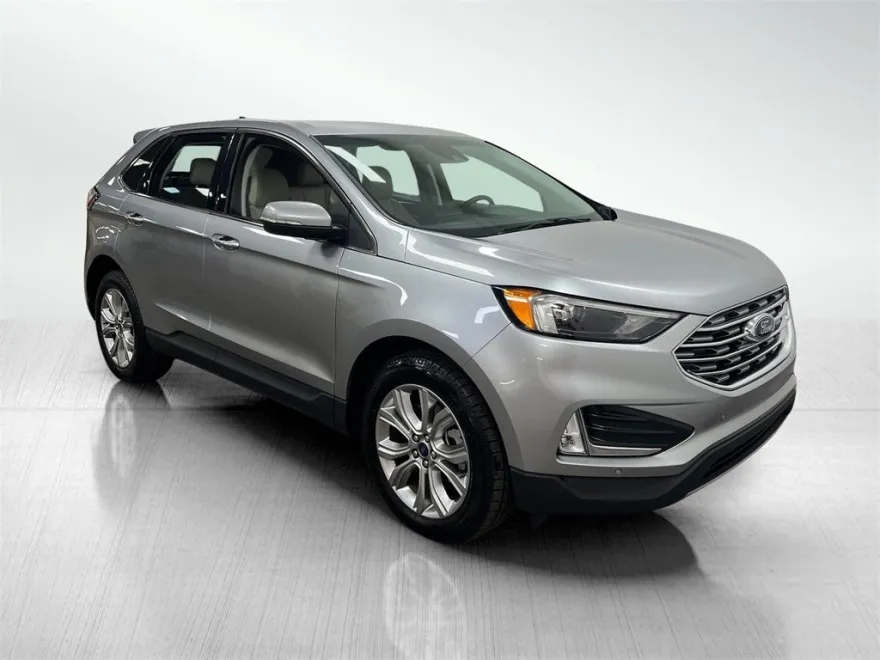 2022 Ford Edge Titanium photo 1
