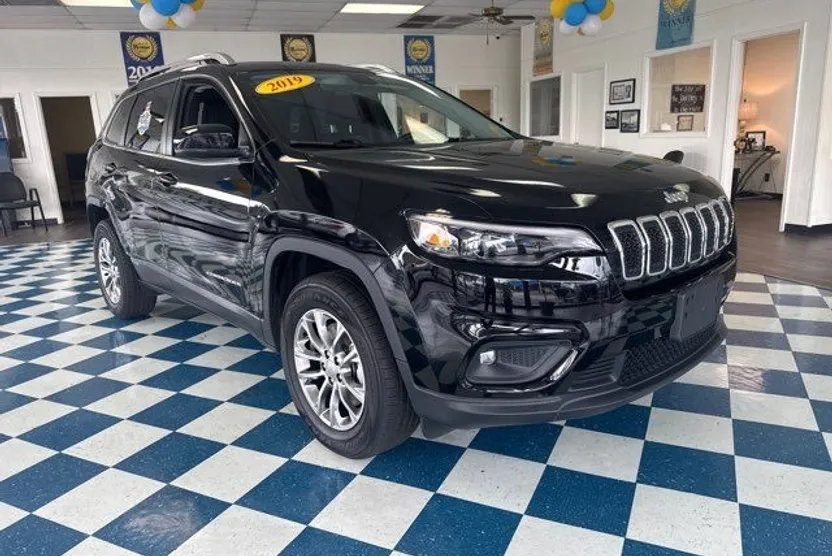 2019 Jeep Cherokee Latitude photo 1