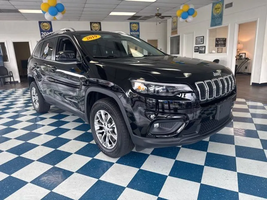 2019 Jeep Cherokee Latitude photo 1