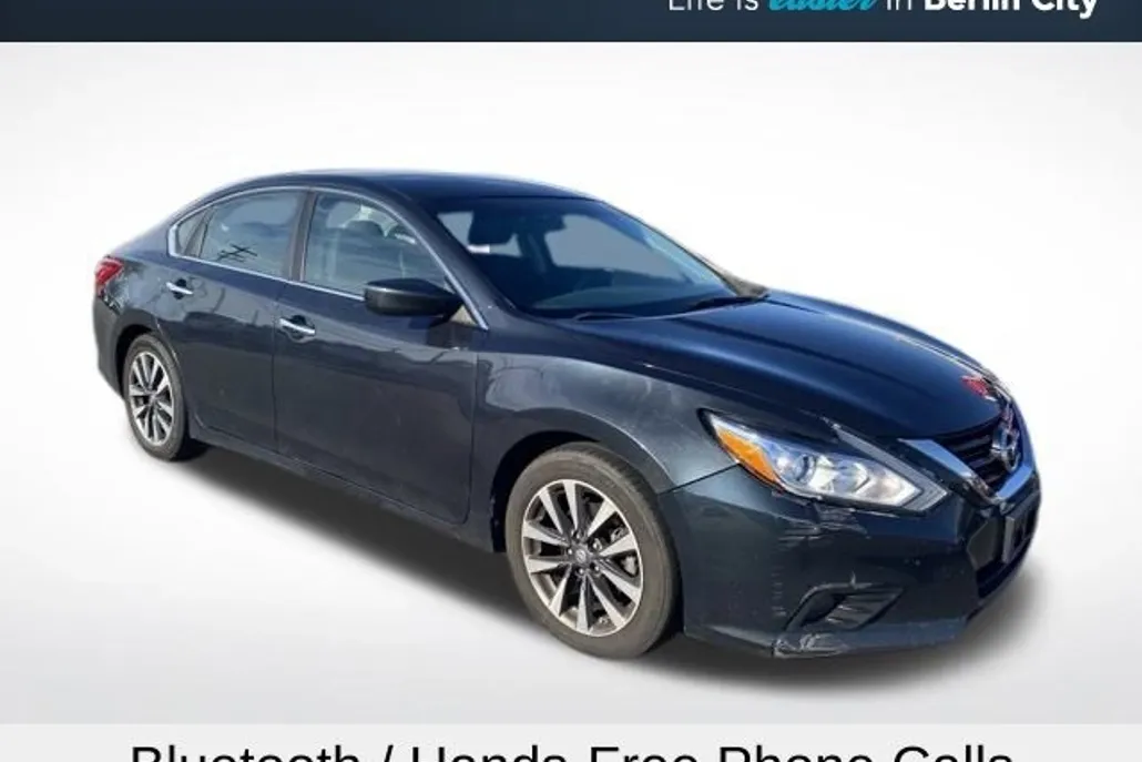 2017 Nissan Altima 2.5 SV photo 1