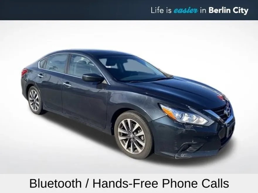2017 Nissan Altima 2.5 SV photo 1