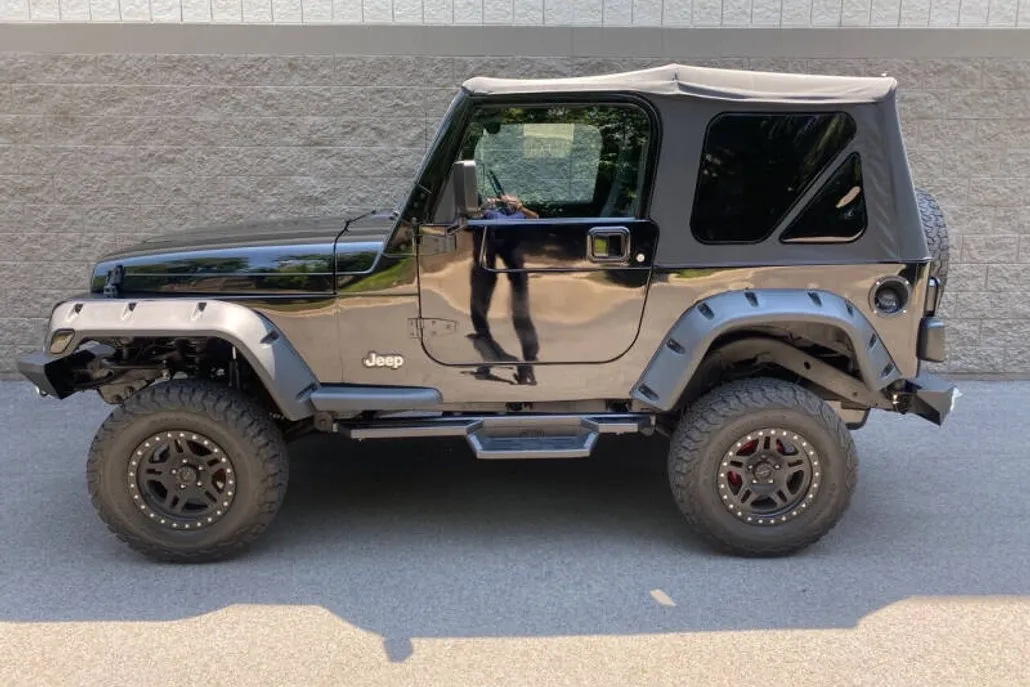 1998 Jeep Wrangler SE photo 1