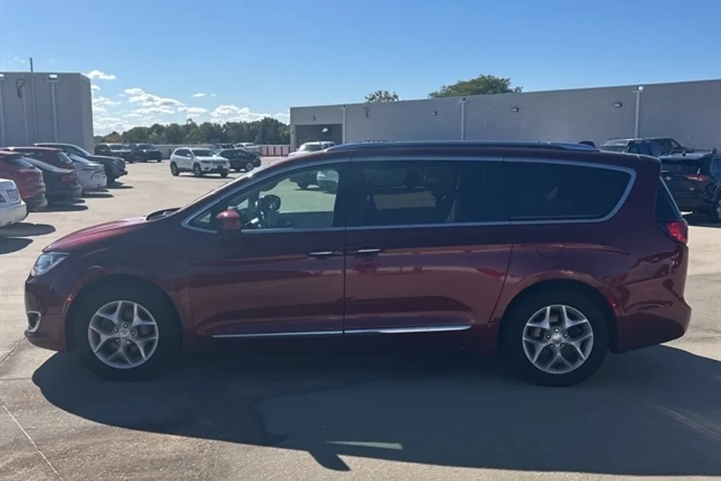 2018 Chrysler Pacifica Touring Plus photo 1
