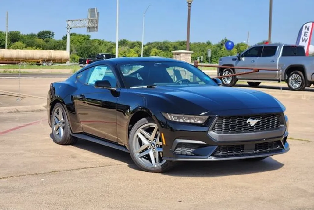 2025 Ford Mustang EcoBoost photo 1