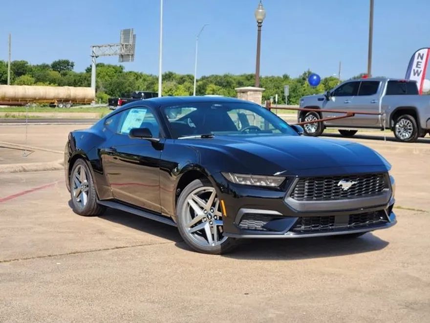 2025 Ford Mustang EcoBoost photo 1