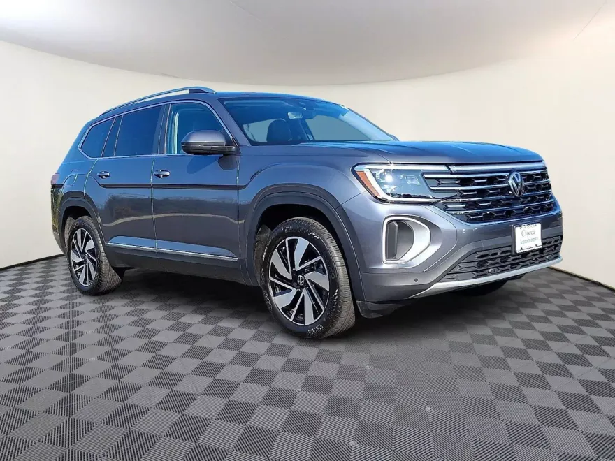 2025 Volkswagen Atlas SEL photo 1