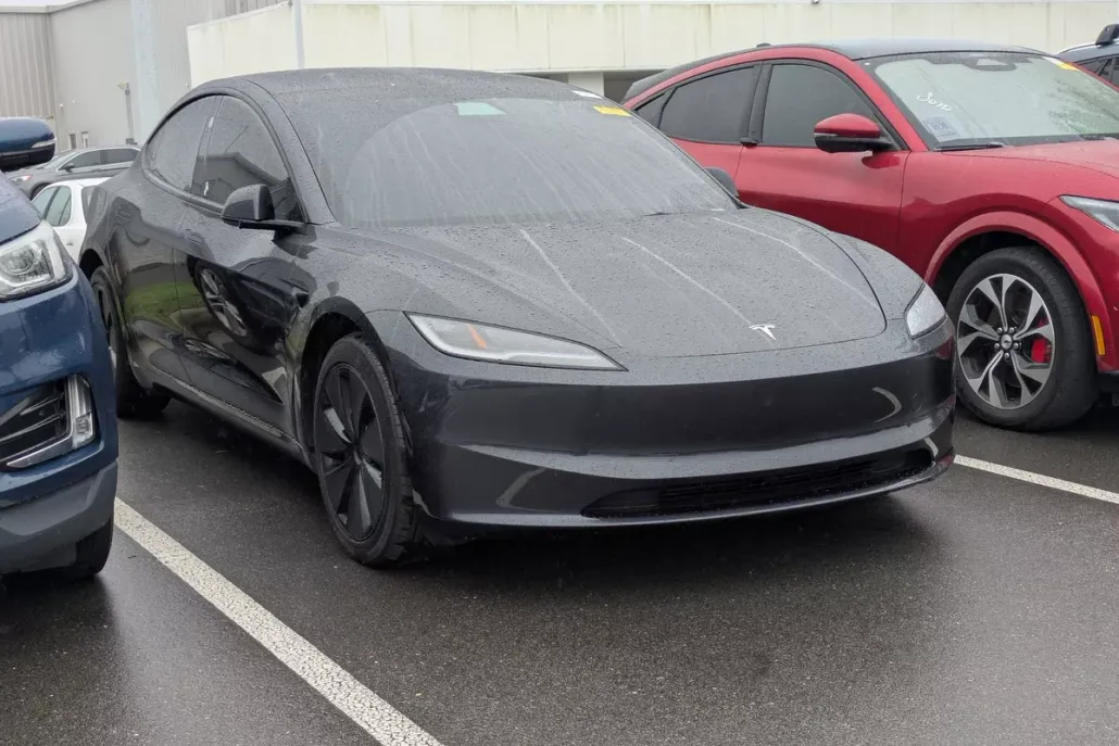 2024 Tesla Model 3 Long Range photo 1