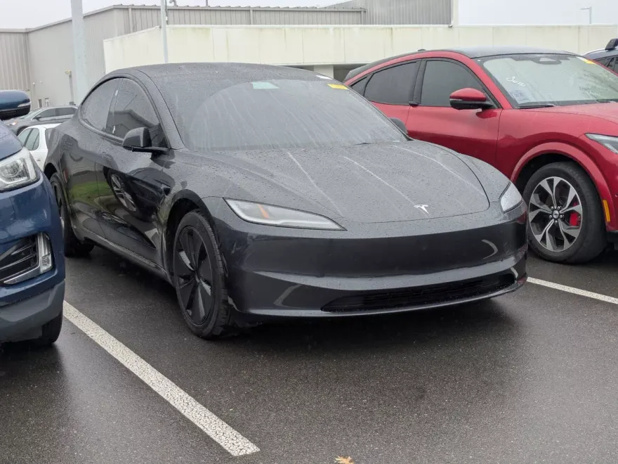 2024 Tesla Model 3 Long Range photo 1