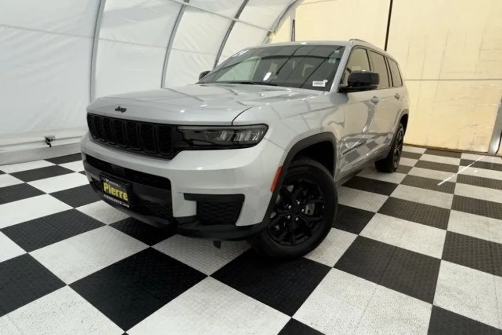 2024 Jeep Grand Cherokee Altitude photo 1