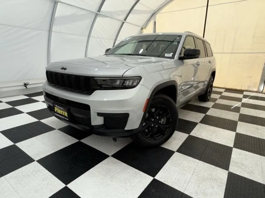 2024 Jeep Grand Cherokee Altitude photo 1