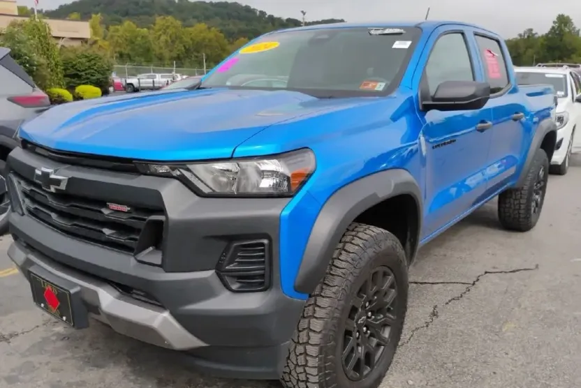 2024 Chevrolet Colorado Trail Boss photo 1