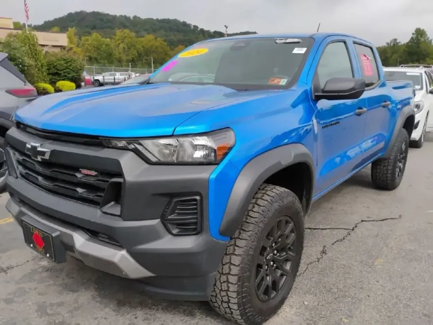 2024 Chevrolet Colorado Trail Boss photo 1