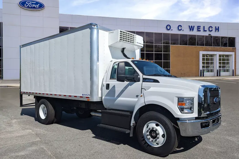 2025 Ford F-650 Base photo 1