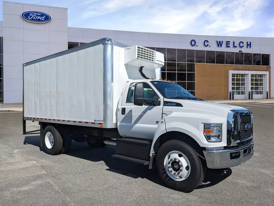 2025 Ford F-650 Base photo 1