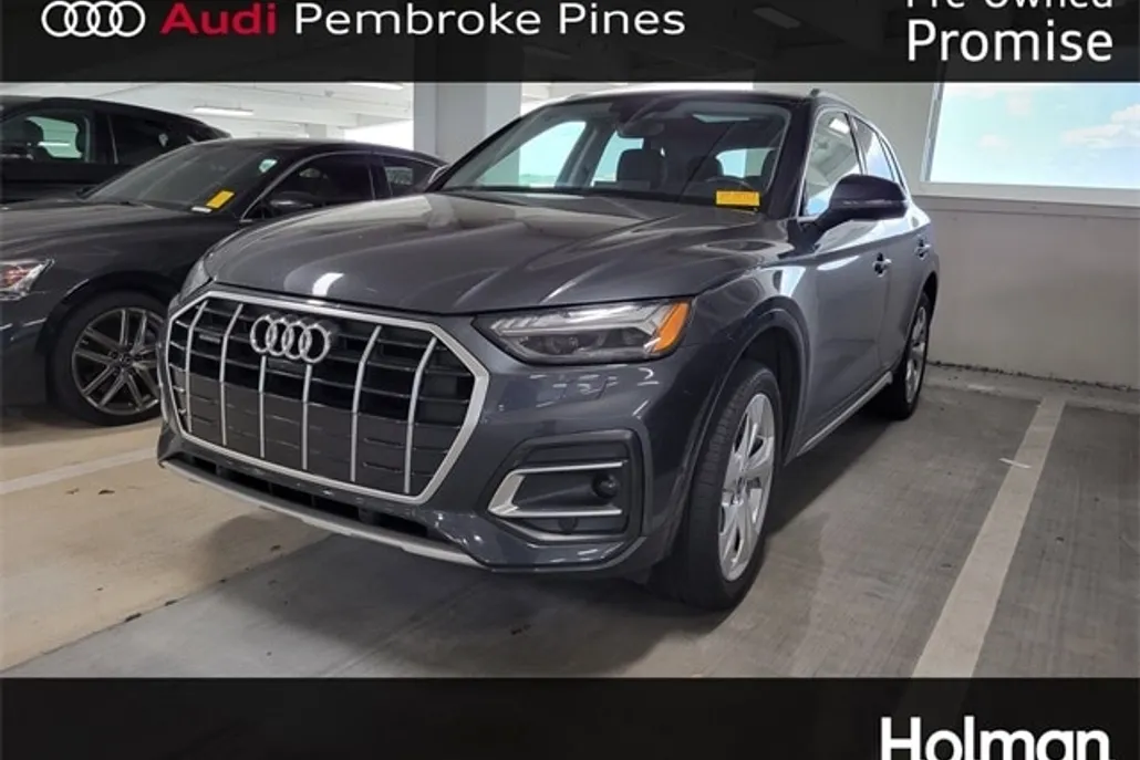 2021 Audi Q5 45 Prestige photo 1