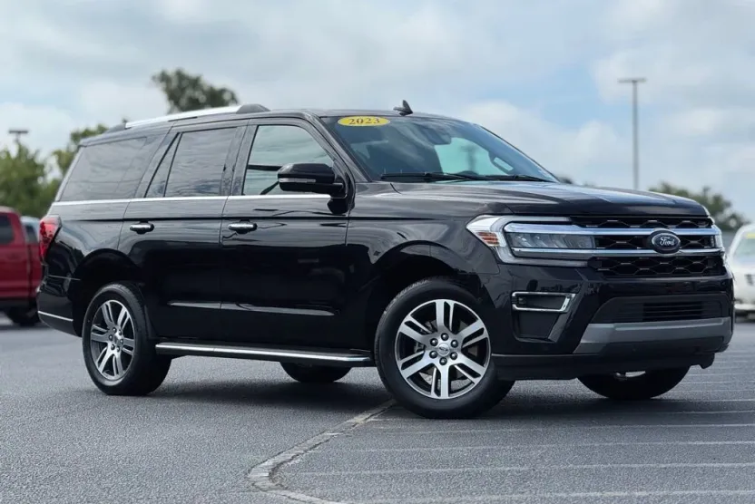 2023 Ford Expedition Limited photo 1