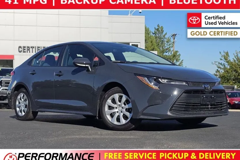 2025 Toyota Corolla LE photo 1