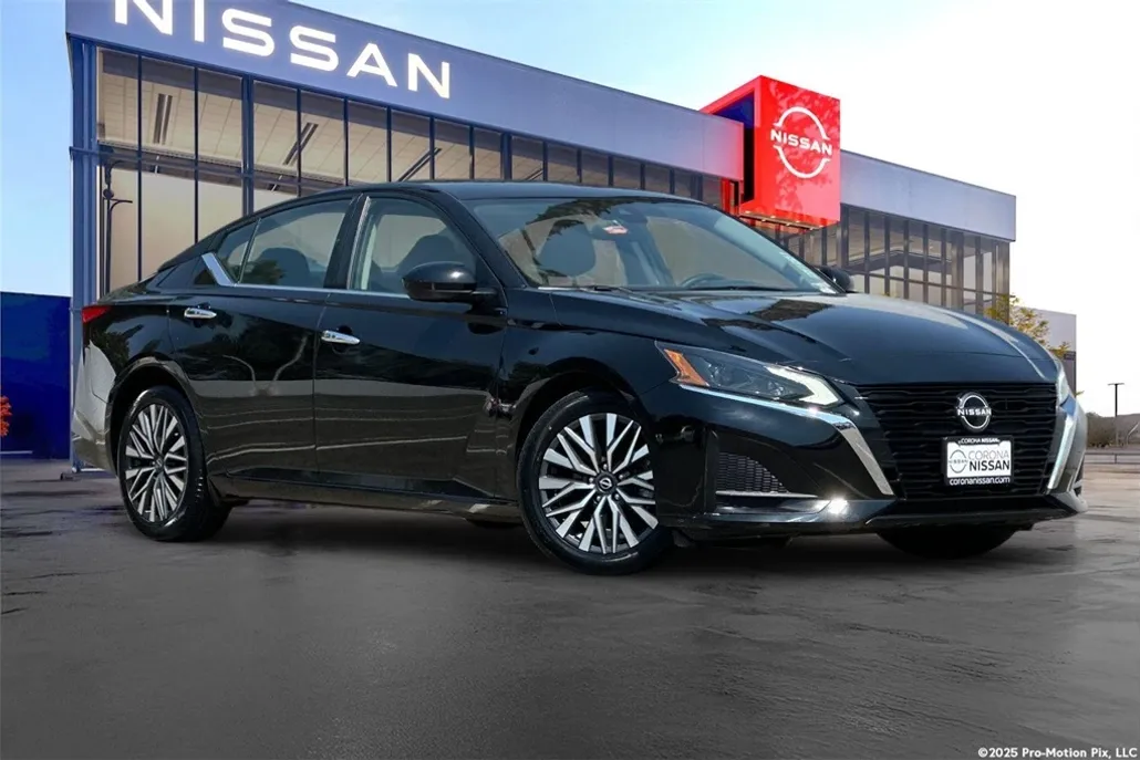 2023 Nissan Altima 2.5 SV photo 1