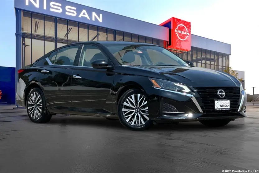 2023 Nissan Altima 2.5 SV photo 1