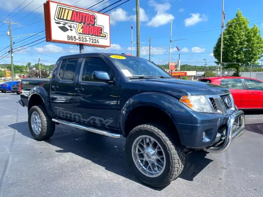 2017 Nissan Frontier PRO-4X Crew Cab photo 1