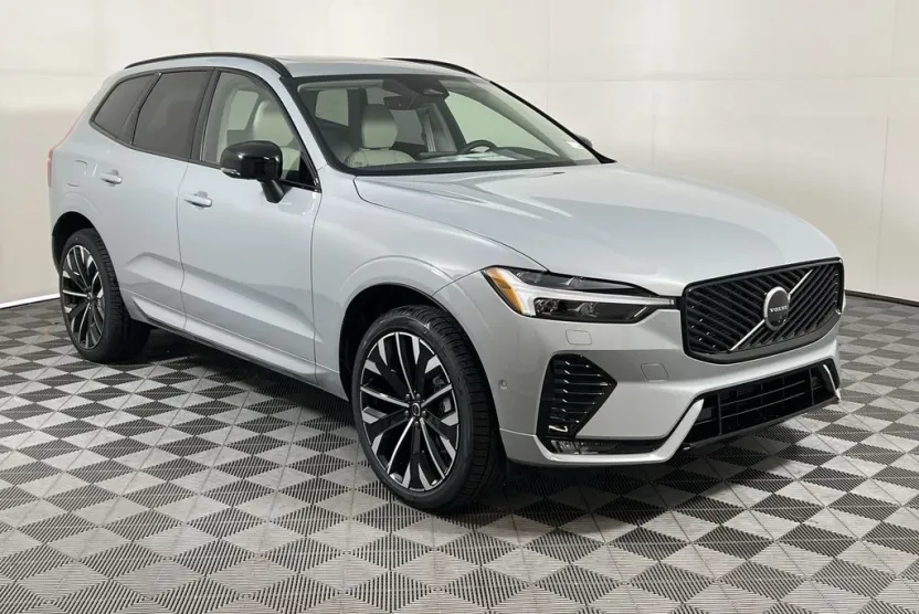 2026 Volvo XC60 B5 photo 1