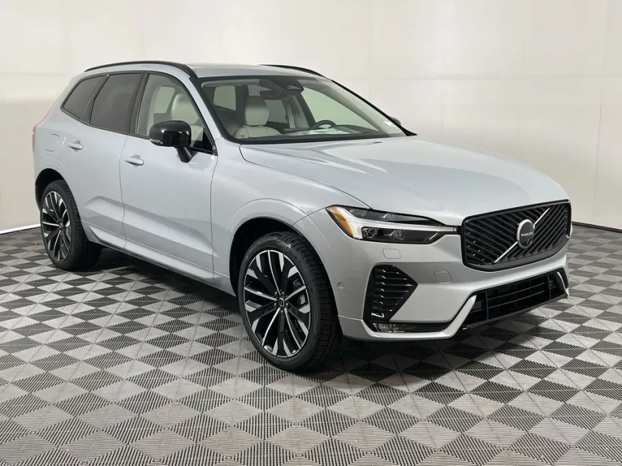 2026 Volvo XC60 B5 photo 1