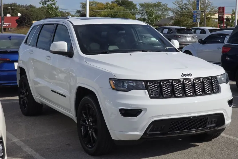2021 Jeep Grand Cherokee Laredo X photo 1