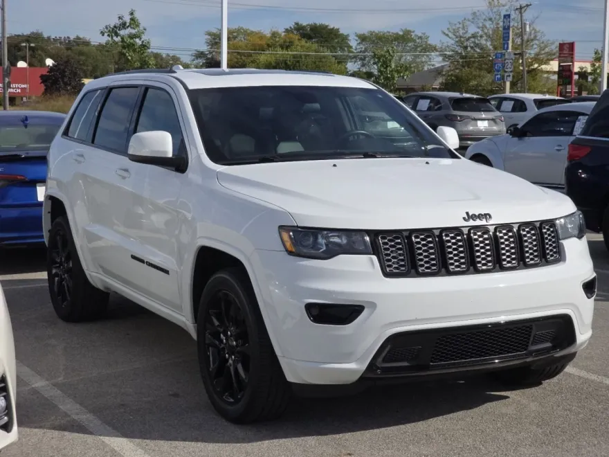 2021 Jeep Grand Cherokee Laredo X photo 1