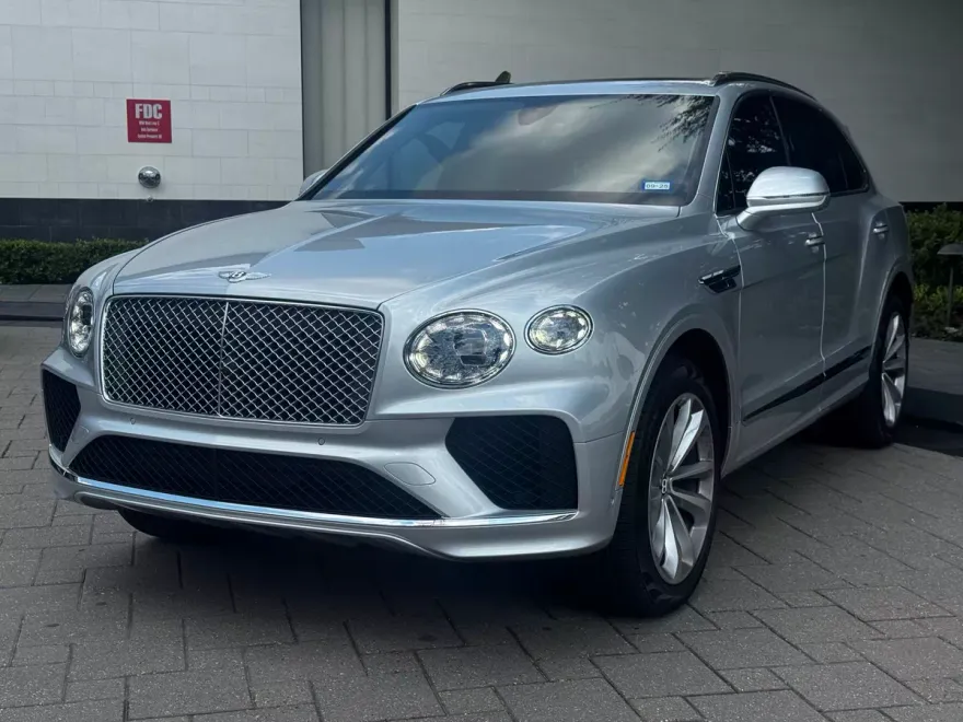 2023 Bentley Bentayga V8 photo 1