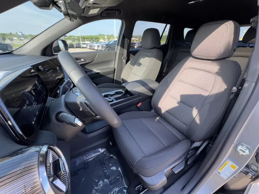 2026 Chevrolet Equinox LT photo 1
