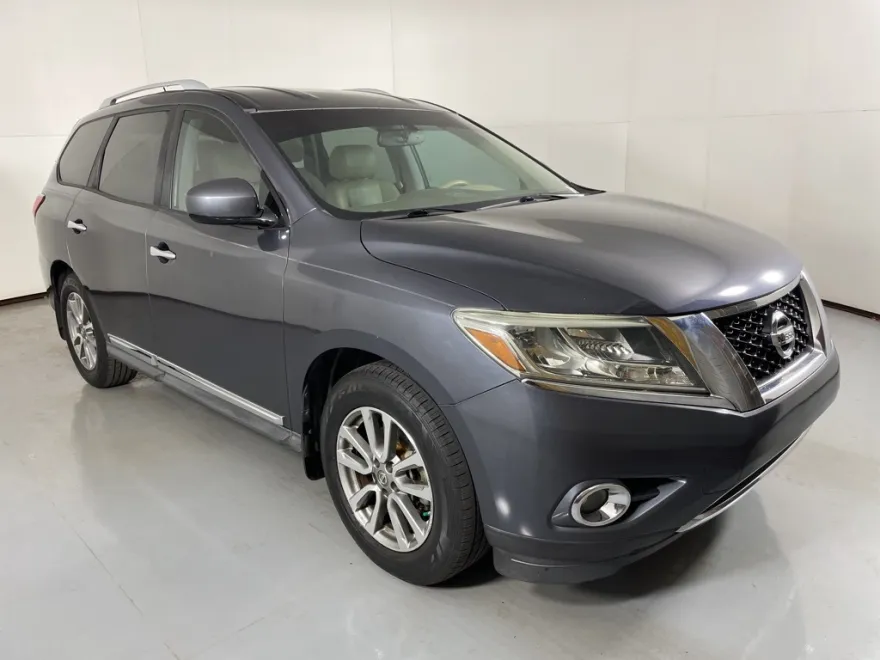 2014 Nissan Pathfinder SL photo 1