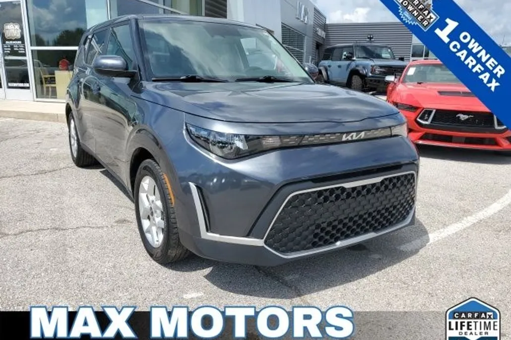 2023 Kia Soul LX photo 1