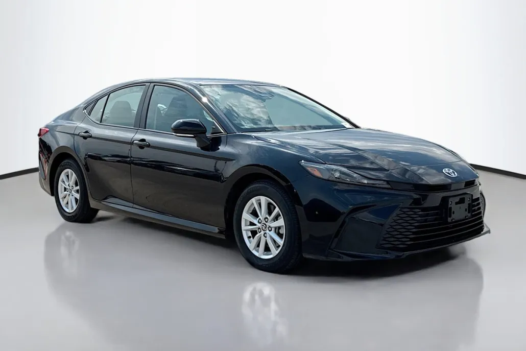 2025 Toyota Camry LE photo 1