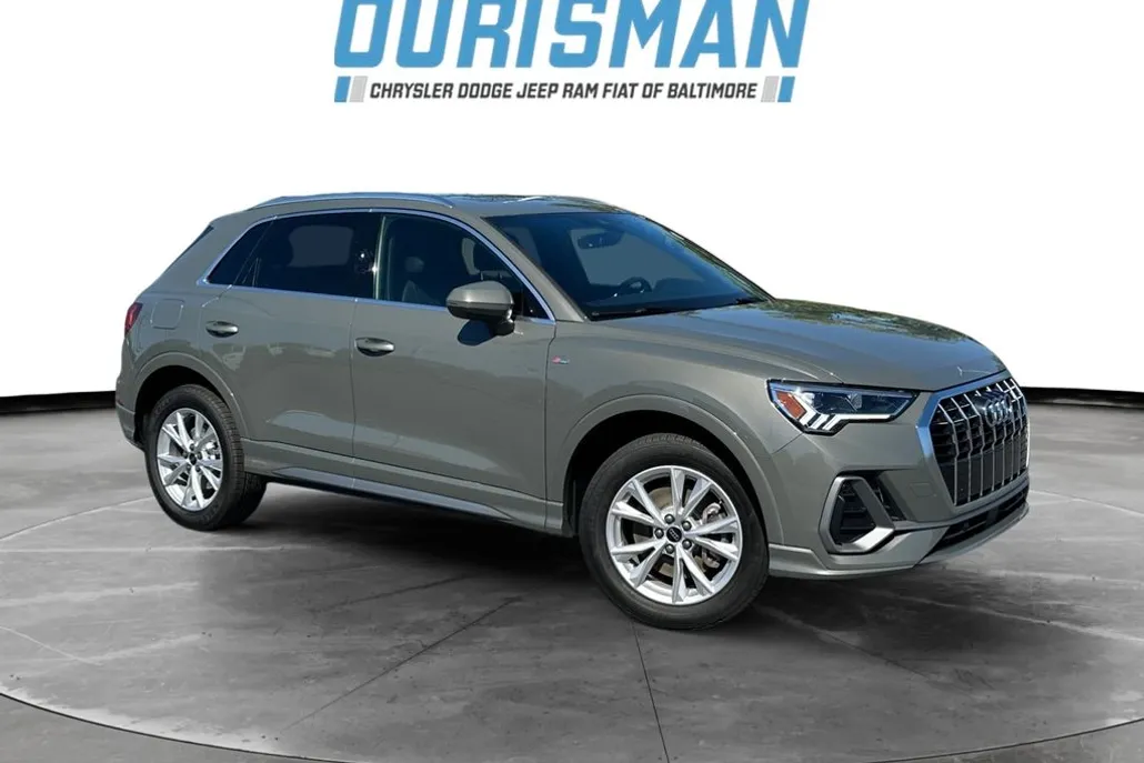 2024 Audi Q3 45 TFSI S line Premium photo 1