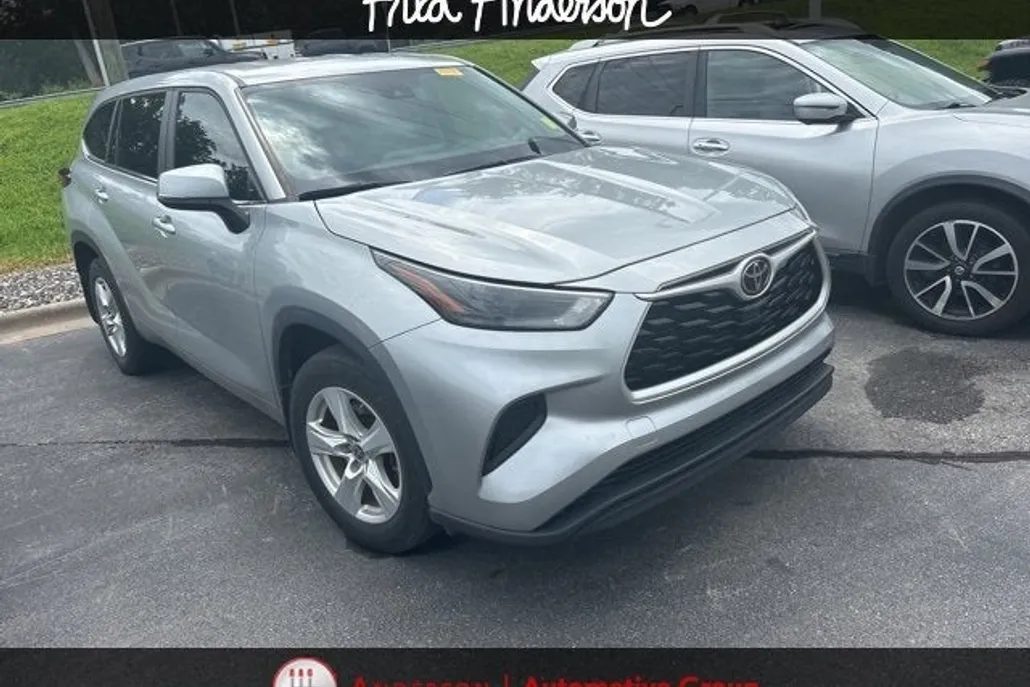 2023 Toyota Highlander L photo 1