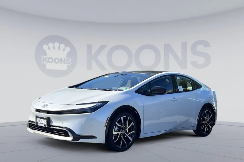 2026 Toyota Prius Plug-in Base photo 1
