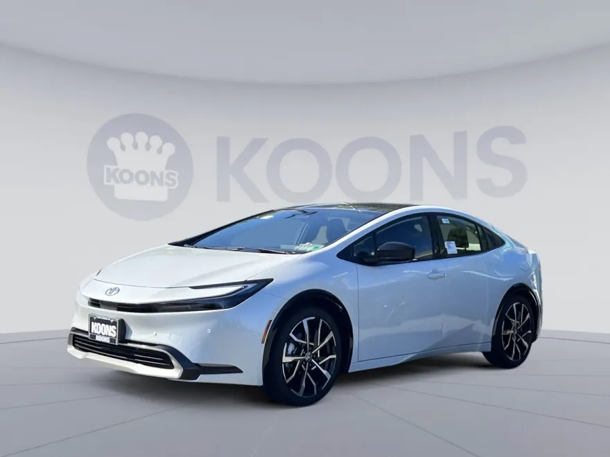 2026 Toyota Prius Plug-in Base photo 1