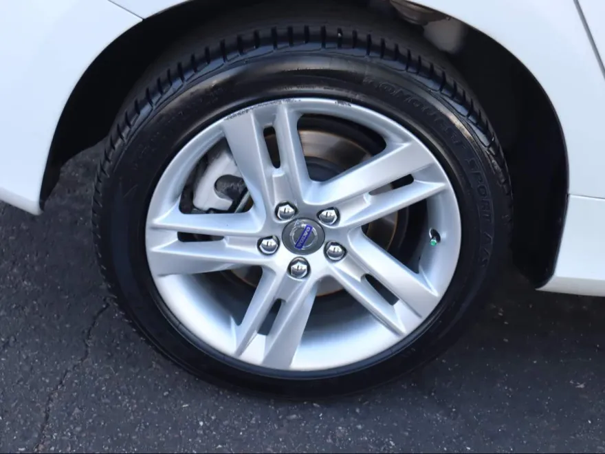 2015 Volvo V60 T5 Drive-E Premier photo 1