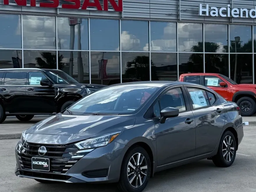 2025 Nissan Versa 1.6 SV photo 1