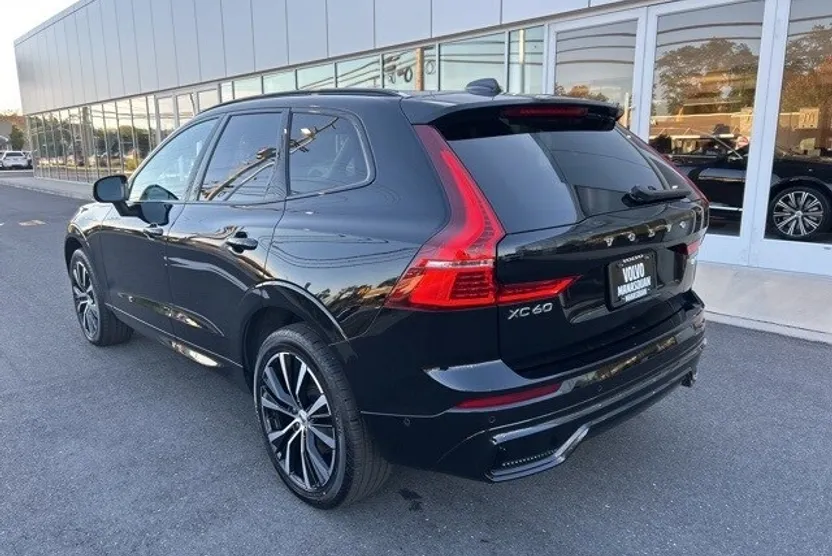 2025 Volvo XC60 B5 Plus photo 1