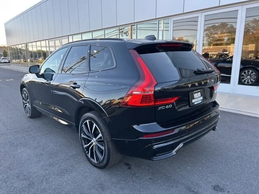 2025 Volvo XC60 B5 Plus photo 1