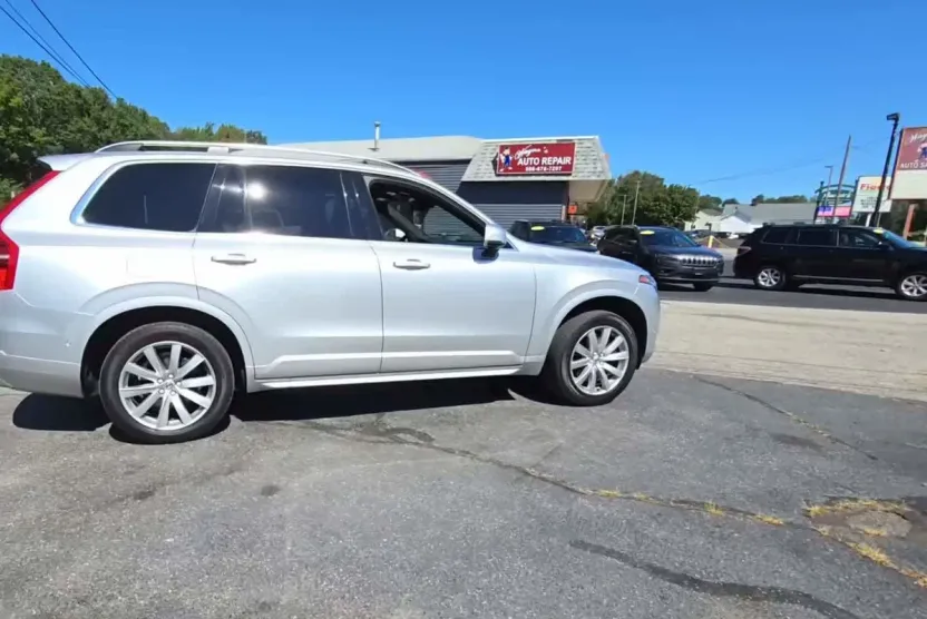 2018 Volvo XC90 Momentum photo 1