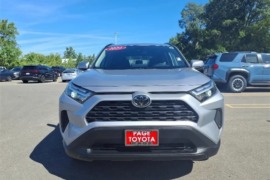 2024 Toyota RAV4 XLE photo 1