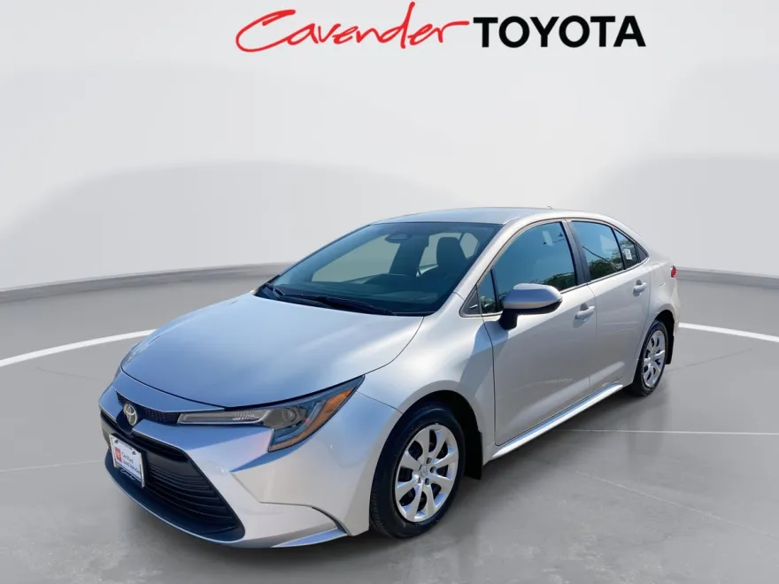 2025 Toyota Corolla LE photo 1