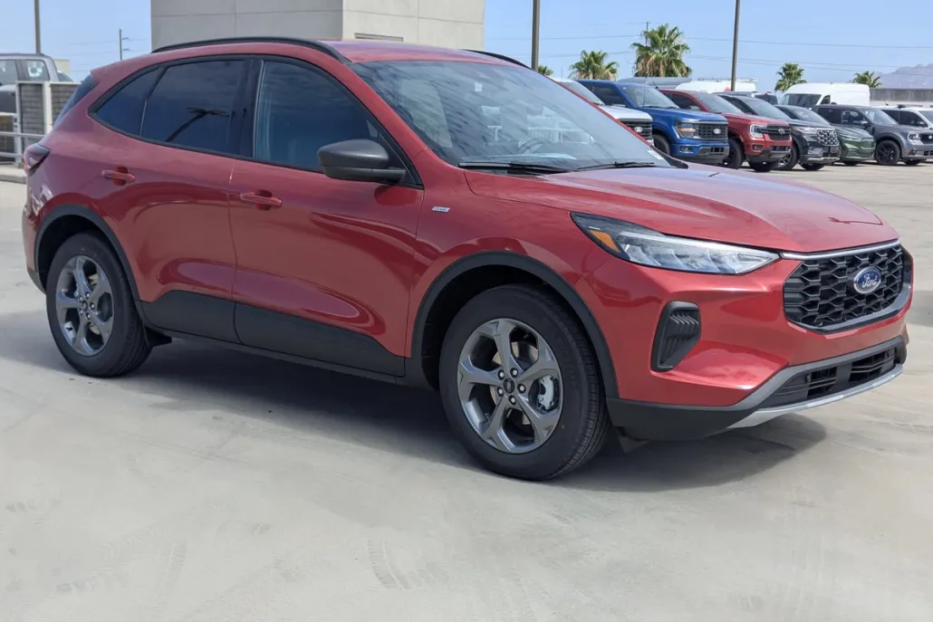 2025 Ford Escape ST-Line photo 1