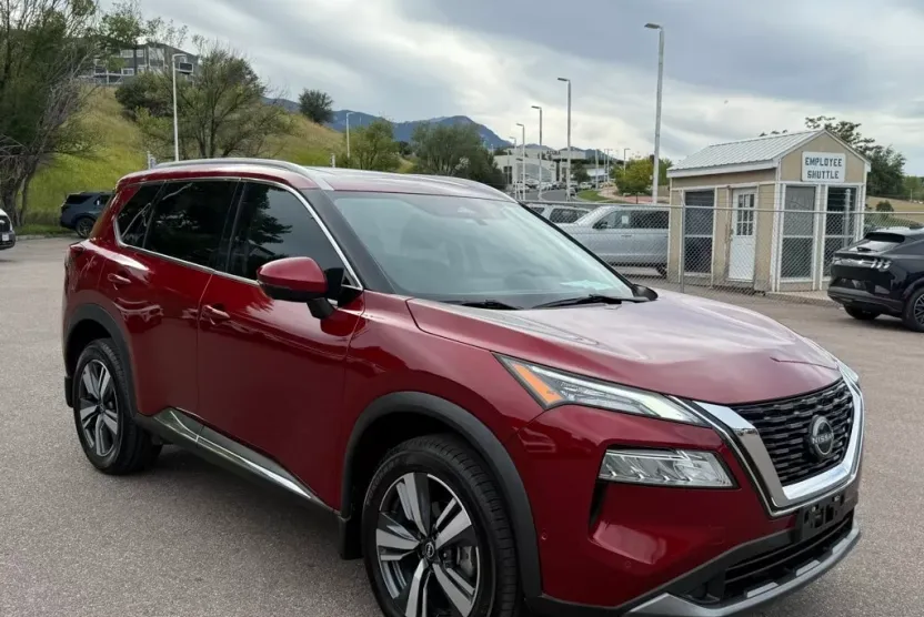 2023 Nissan Rogue SL photo 1