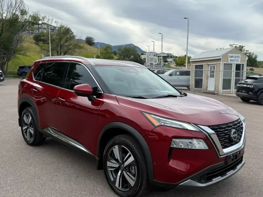 2023 Nissan Rogue SL photo 1