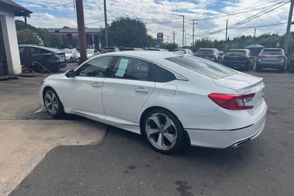 2020 Honda Accord Touring photo 1