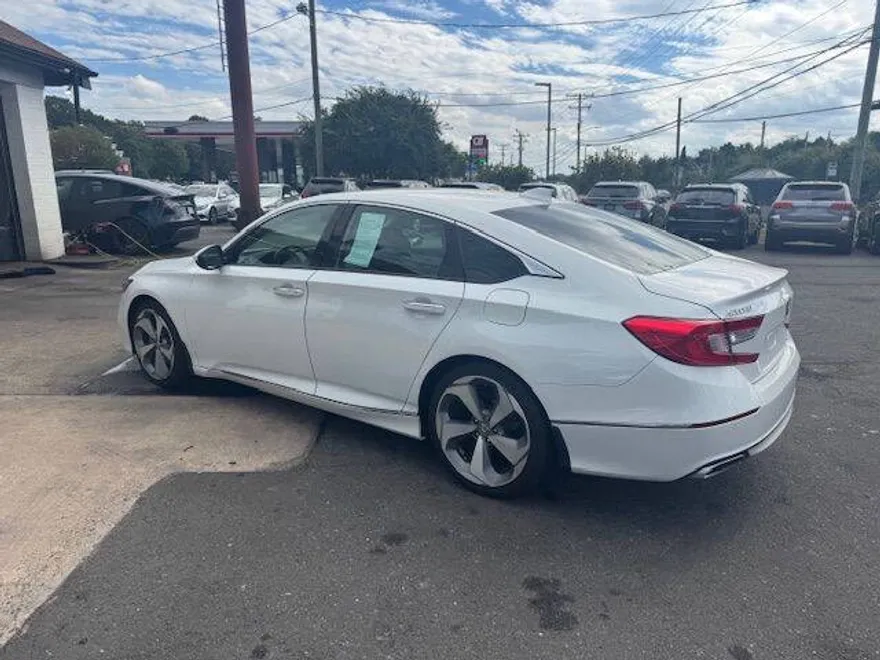 2020 Honda Accord Touring photo 1