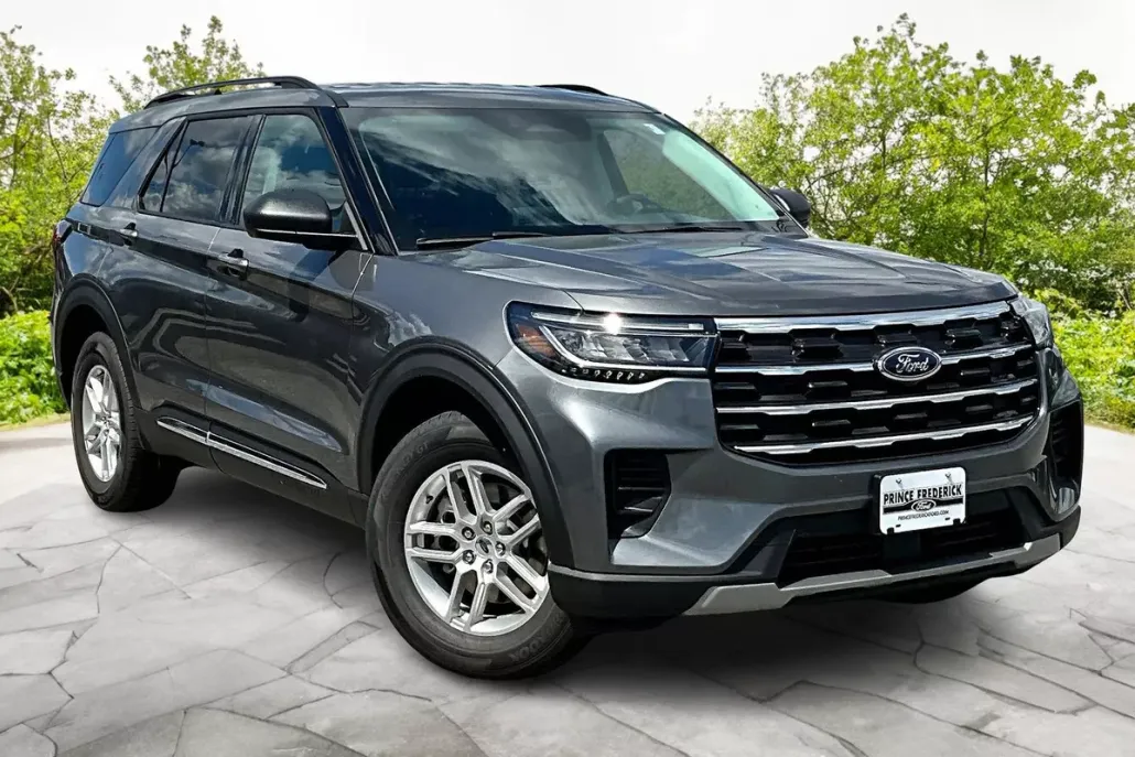 2025 Ford Explorer photo 1